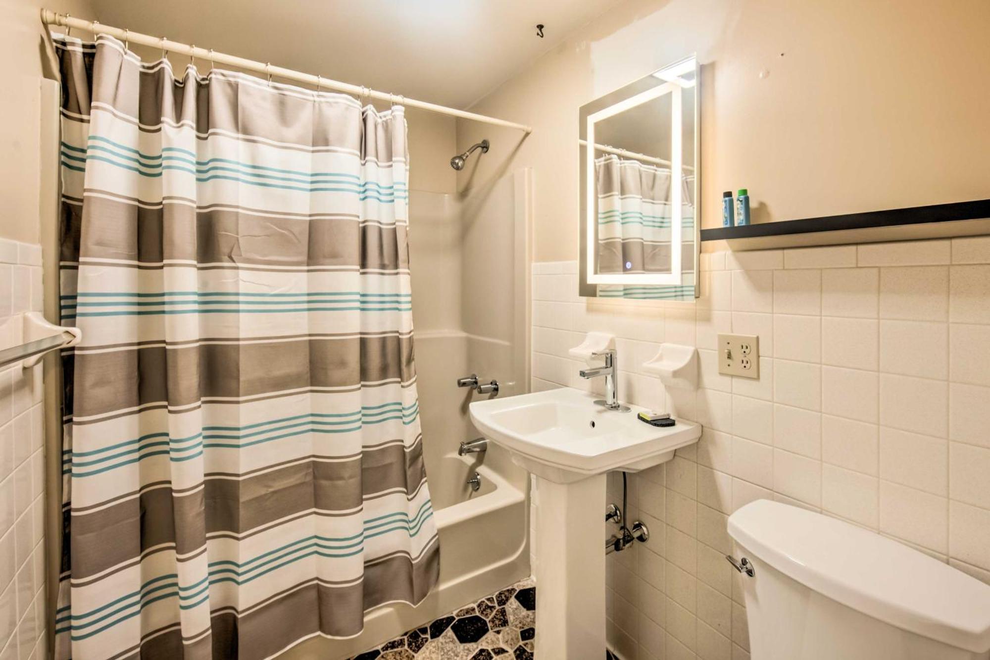Runningwater Apartment In Lancaster With Deck Bagian luar foto
