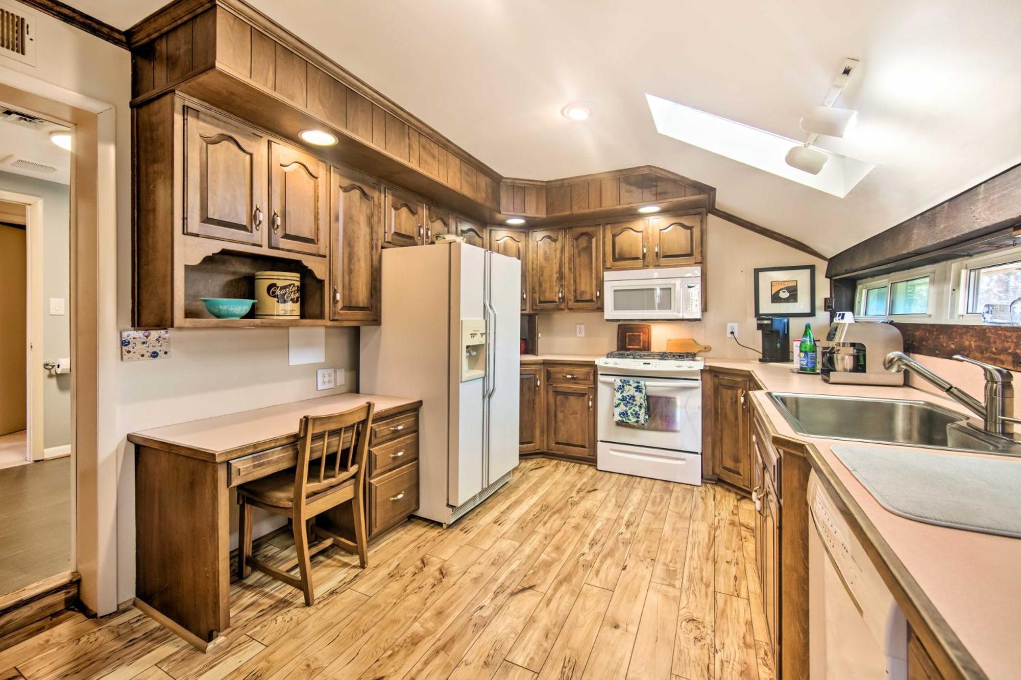 Runningwater Apartment In Lancaster With Deck Bagian luar foto