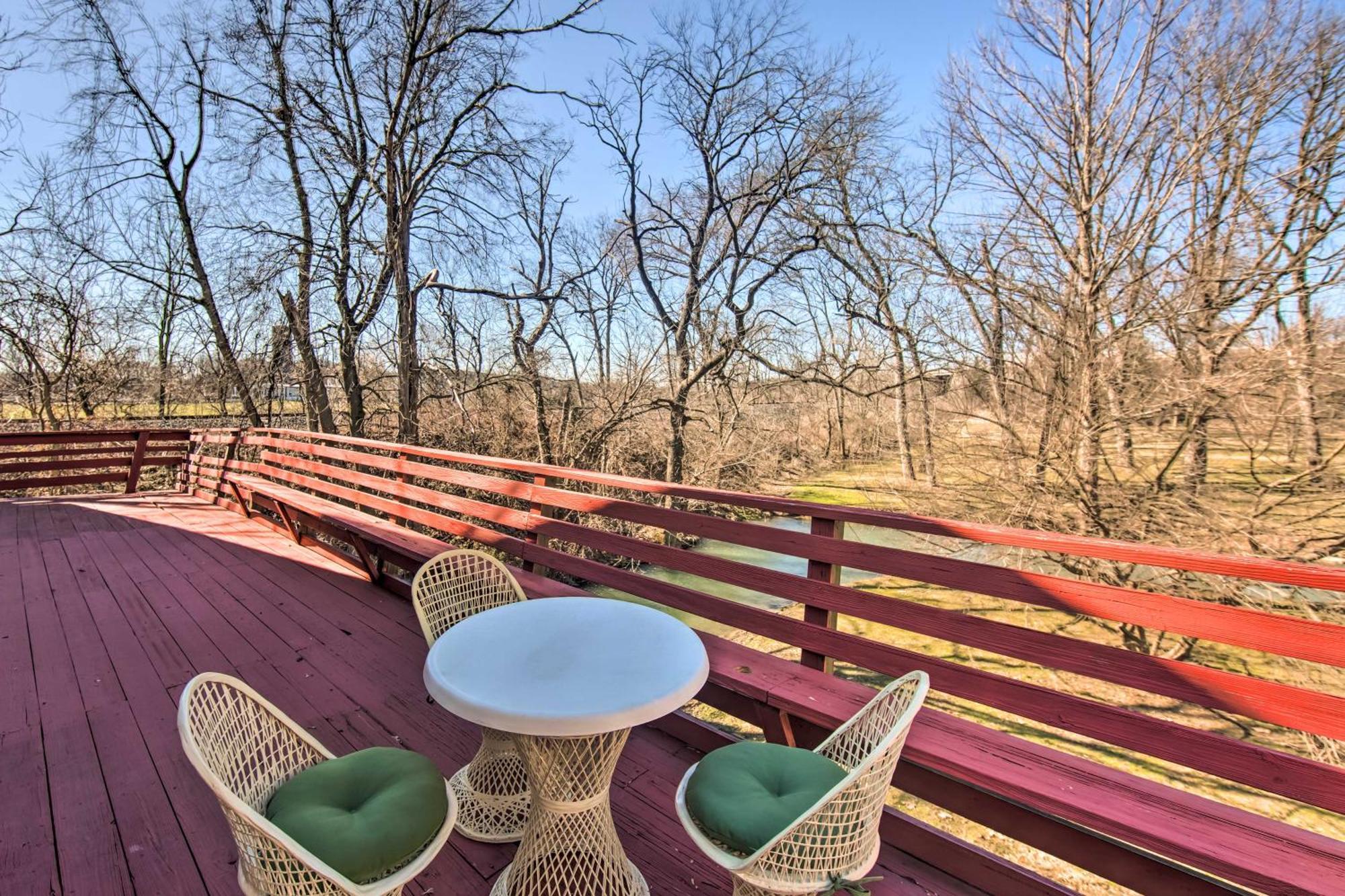 Runningwater Apartment In Lancaster With Deck Bagian luar foto